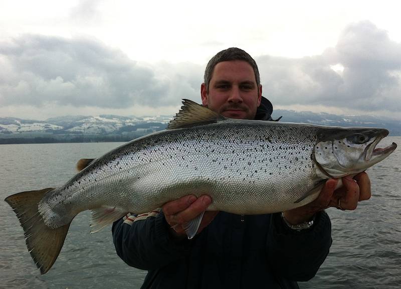 Wenn Sie auch so einen Brocken gefangen haben, messen Sie seine Länge und melden Sie ihn an für die wohl beliebteste Rubrik in «Petri-Heil»: Die kapitalen Fänge!