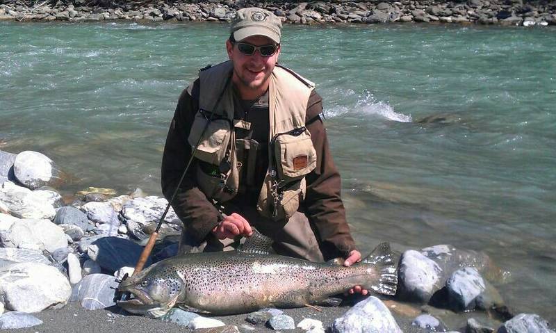 Neuer Rekord! Duri Caviezel und seine superkapitale Bachforelle aus dem Inn bei Ramosch.