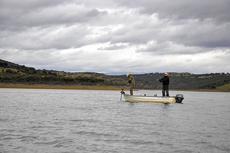 Nicht nur die Aussicht auf grosse Hechte und kampfstarke Barben, auch die reizvolle Landschaft (und die ausgezeichnete Küche) lohnen eine Fischerreise nach Extremadura.