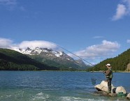 Darauf kann man sich als Bergseeforellenfischer definitiv freuen: Herrliche alpine Landschaften. Die Aussicht auf einen speziellen Fang macht das Erlebnis viel intensiver.
