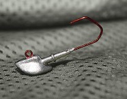 Der Erie- oder Schlittenkopf punktet mit seinem tiefliegenden Schwerpunkt. Durch die jederzeit nach oben stehende Hakenspitze gibt es weniger Fehlbisse.