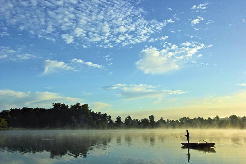 Eine Morgenstimmung, wie man sie als Fischer mit offenen Augen am Burgäschisee in vielen reizvollen Facetten erleben kann.