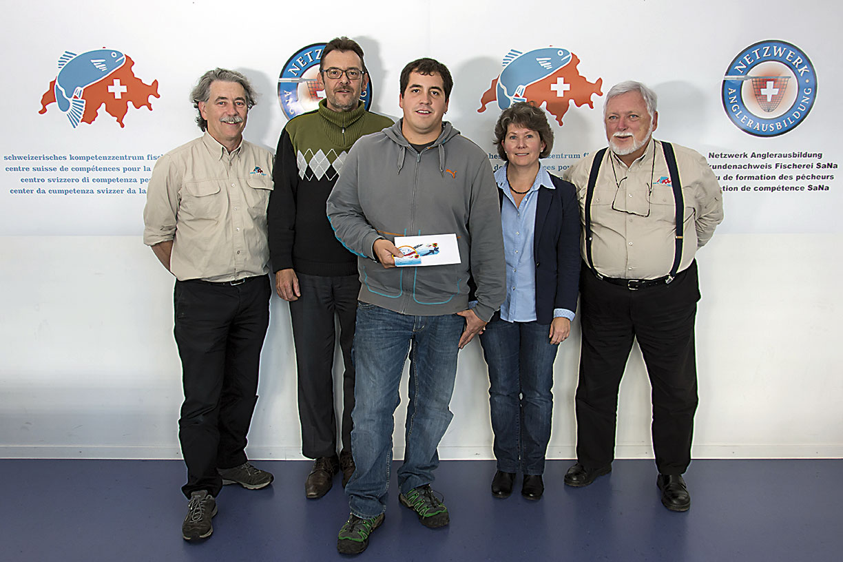 v. l. n. r. Philipp Sicher, Geschäftsführer Netzwerk Anglerausbildung, Kurt Zumbrunn, SaNa-Instruktor, Marcel Zurbrügg, Silvia Friedli, Geschäftsstelle Anglerausbildung, Hans Thoenen, Geschäftsführer Kompetenzzentrum Fischerei SKF.