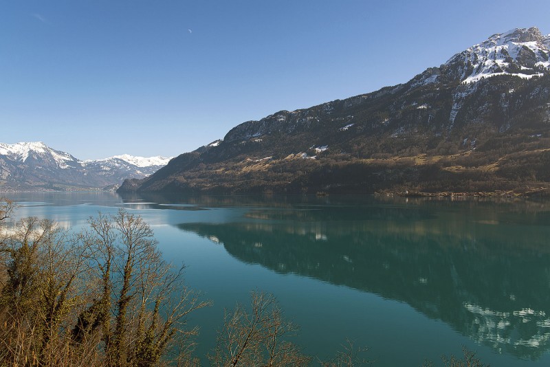 Trüschensee umringt von der Bergwelt.