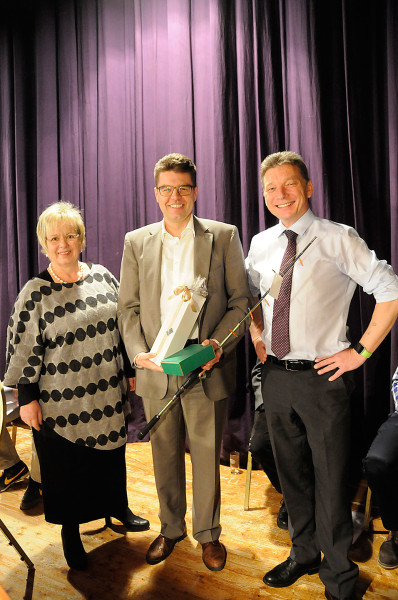 Marianne Schenk, BKFV-Vizepräsidentin, Andreas Rickenbacher, «Oberster  Berner Fischer» und  Markus Meyer, BKFV- Präsident (v.l.n.r.).