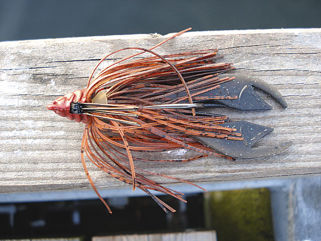 Bei zu dicht gepackten Weedguards knipst der Autor überzählige Borsten ab.